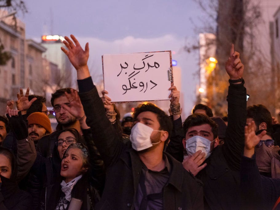 Proteste în Iran. Sute de iranieni au cerut în stradă demisia ayatollahului Ali Khamenei