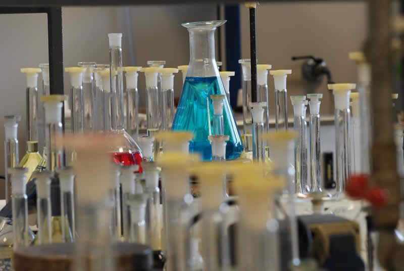 Intoxicație într-un liceu din Căușeni. Patru persoane au avut nevoie de îngrijiri medicale după ce s-au intoxicat cu acid sulfuric