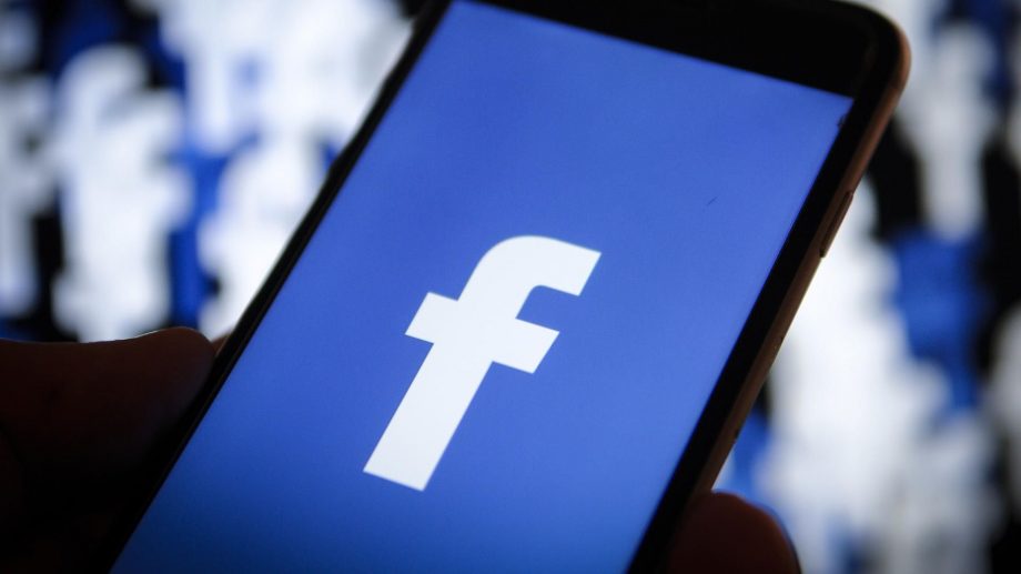 Facebook oferă recompense bănești utilizatorilor care își dau acordul să le fie ascultate conversaţiile vocale