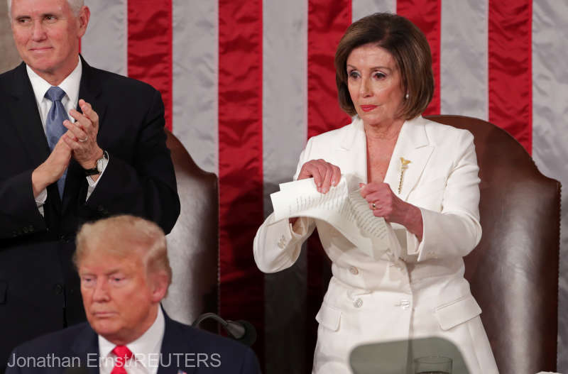 Şefa Camerei Reprezentanţilor, Nancy Pelosi, a rupt public discursul lui Donald Trump