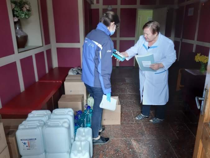 Unicul producător autohton de produse dezinfectante la standarde europene a făcut o importantă donaţie la şase instituţii medicale