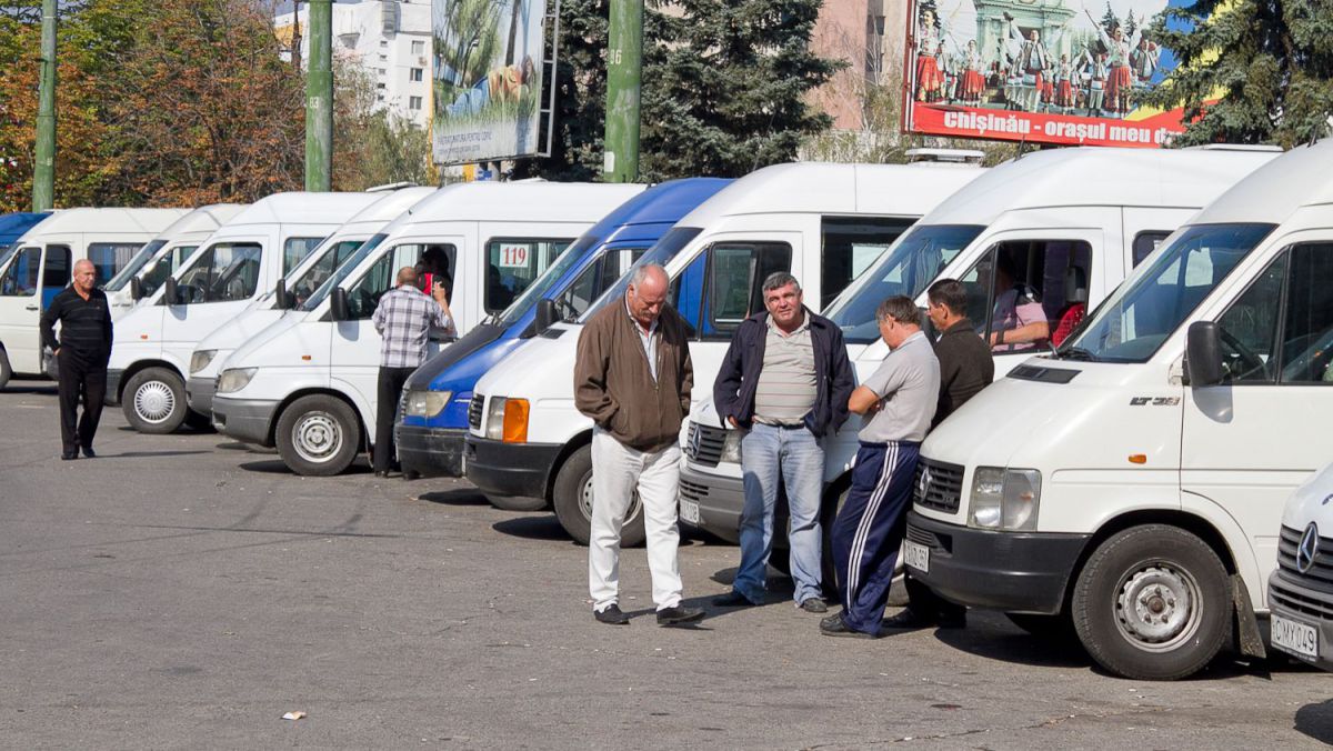 Trei rute municipale de microbuz își modifică itinerarul. Care sunt noile trasee ale rutelor 101, 103 și 121