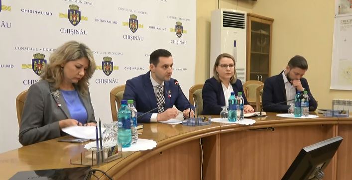 (live) Şedinţa operativă a serviciilor Primăriei Chişinău. Astăzi se discută despre prevenirea coronavirusului și despre transportul public