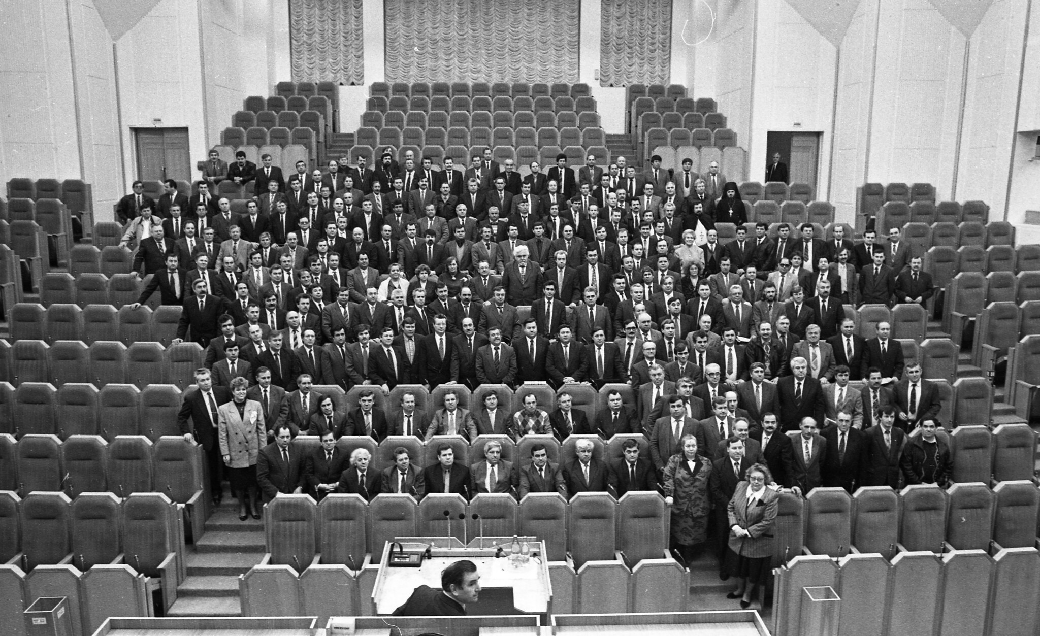Совет депутатов первый созыв. Молдавия парламент 1991 год. Верховный совет 1990. Народное собрание (парламент) Республики Болгария. Парламент СССР 1990.