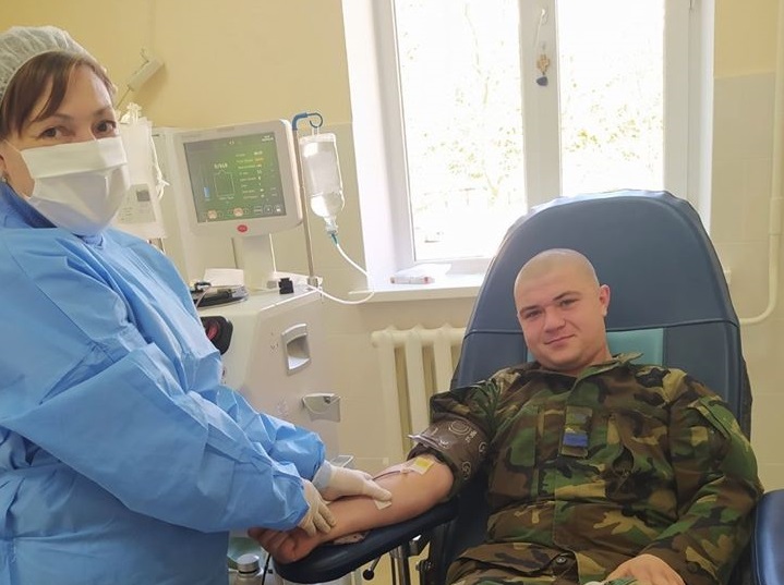 Un militar al Armatei Naționale, vindecat de coronavirus, a donat plasmă sanguină pentru alți pacienți