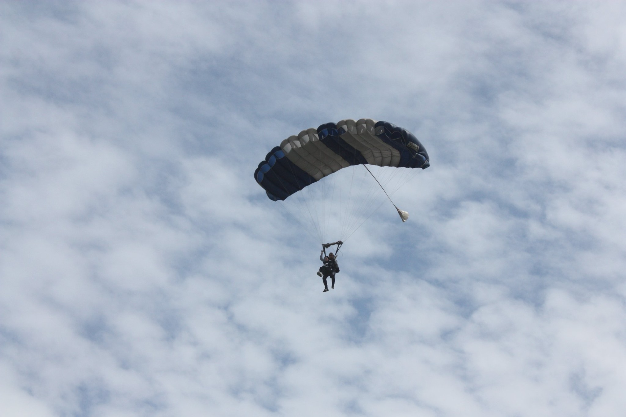 Майя Санду прыгнула с парашютом (ФОТО)