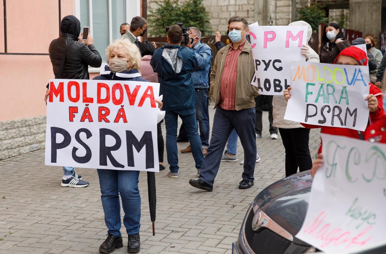 (video) Proteste împotriva guvernării lui Dodon la toate sediile PSRM, susținute de către Partidul „ȘOR”