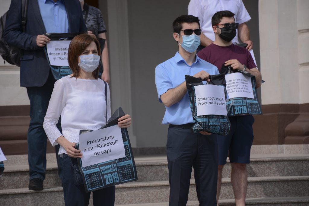 (foto, video) PAS a protestat cu sacoșe „calendar” pentru că PG nu va porni o urmărire penală pe baza videoului cu Dodon. Reacția instituției