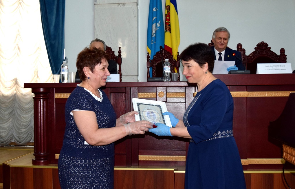 Rodica Sturza, profesoară universitară la UTM, a fost premiată cu medalia „Nicolae Milescu Spătarul” de ziua Academiei de Științe a Moldovei