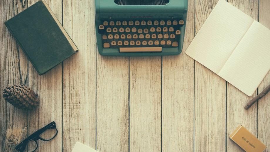 Elevii din Moldova sunt invitați să participe la un concurs online de poezie. Care sunt condițiile de participare
