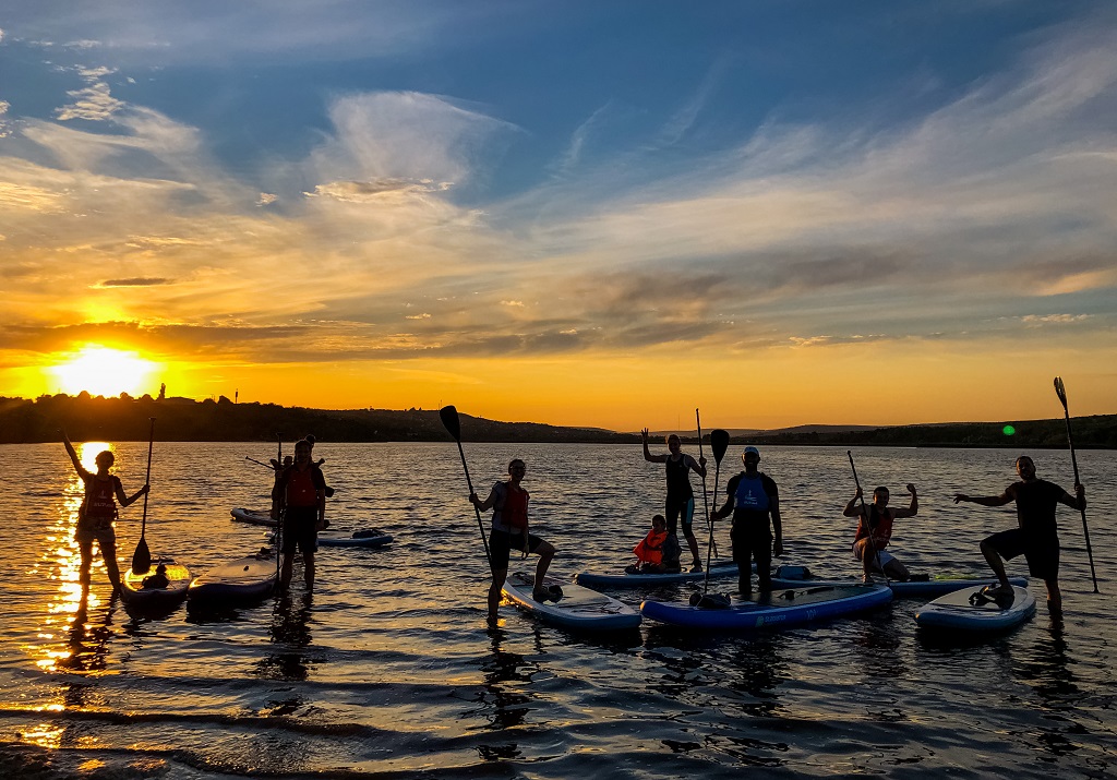 (foto) Simte-te surfer în Moldova și află tot ce trebuie să știi despre această experiență. Cunoaște-ți Țara, despre noua aventură de vară – plimbarea cu SUP-ul