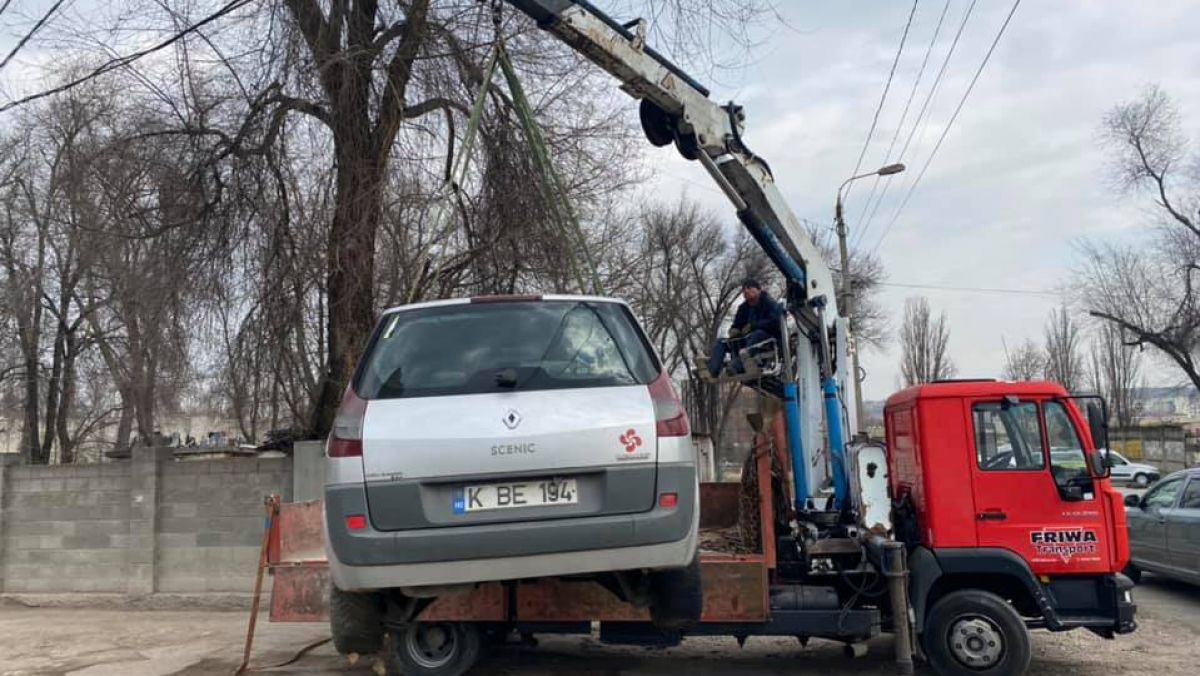 a-inceput-operatiunea-de-evacuare-a-masinilor-abandonate-din-chisinau-146374