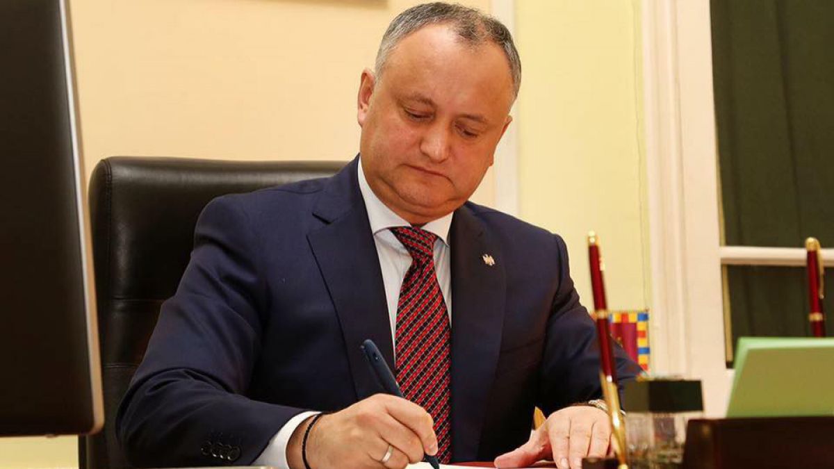 igor-dodon-a-semnat-decretele-de-demitere-a-ministrului-sanatatii-si-cel-al-tineretului-si-sportului-35135