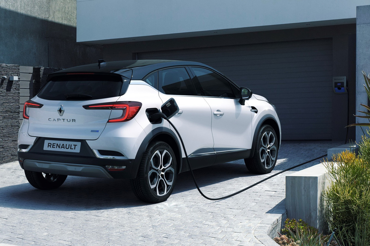 New-2020-Renault-Captur-E-TECH-PHEV_3