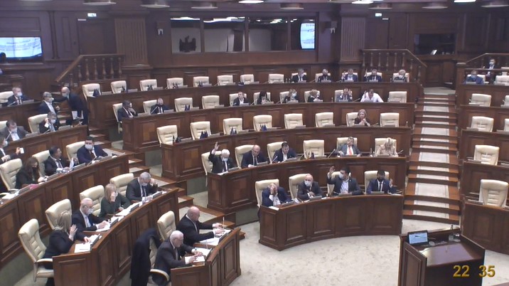(video) Ședința nocturnă a parlamentului s-a încheiat. Deputații PSRM și Pentru Moldova au votat Legea bugetului de stat pentru anul 2021