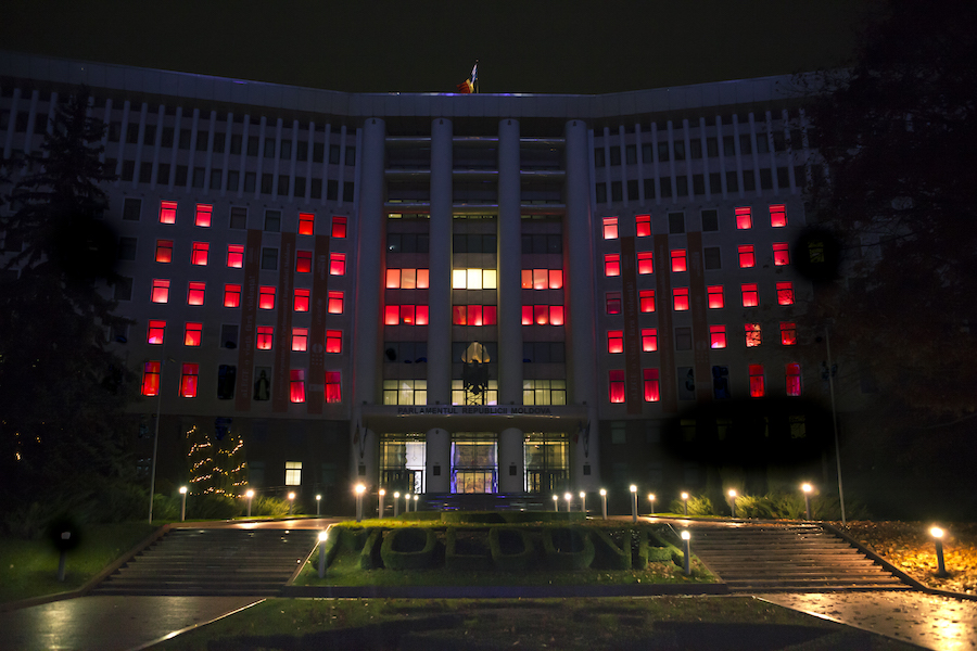 Parlament_lumini