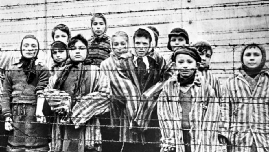 holocaust_44721600