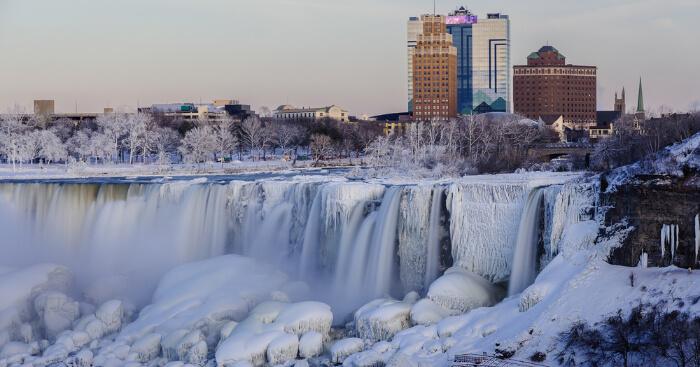 OG-Niagara-Falls-Frozen-epb0310