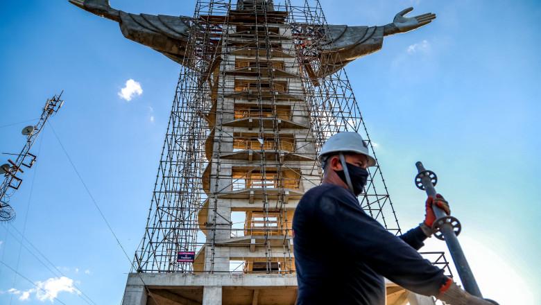 O nouă statuie uriașă a lui Iisus se construiește în Brazilia. Aceasta va deveni a treia cea mai înaltă statuie a lui Iisus din lume