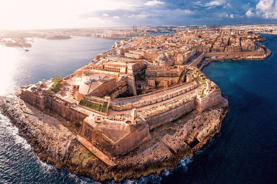 Malta va oferi 200 de euro turiștilor care vor sta mai mult de trei zile pe insulă