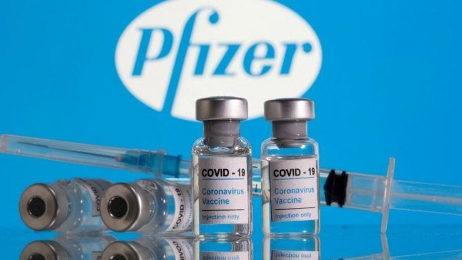 O tranșă record de peste un milion doze de vaccin Pfizer urmează să ajungă luni în România