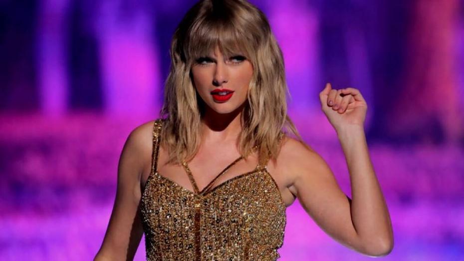 Taylor Swift va deveni prima femeie recompensată cu trofeul Global Icon. Elton John, David Bowie şi Robbie Williams – unicii artiști decernați anterior