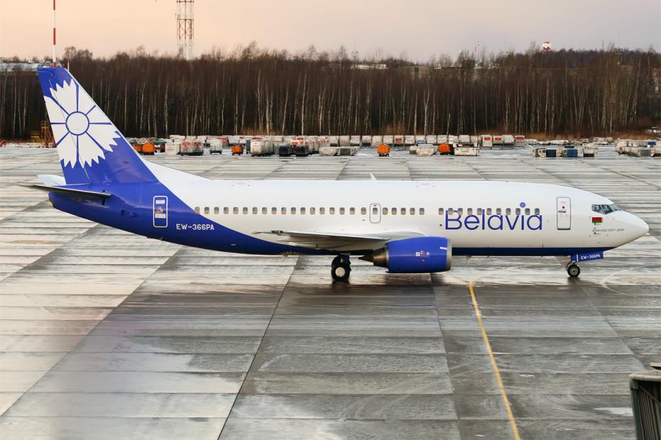 Belavia,_EW-366PA,_Boeing_737-31S_(39200361412)