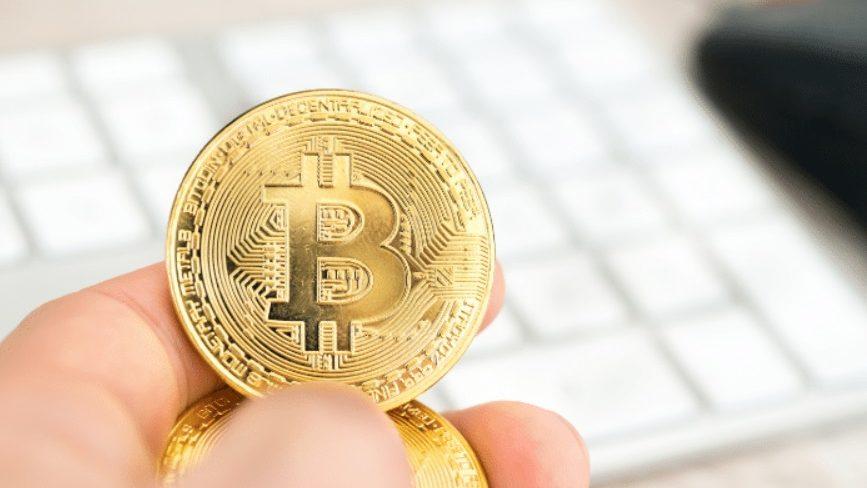 cumpărând bitcoin ca investiție)