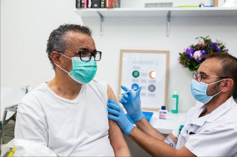 Șeful OMS, Tedros Adhanom Ghebreyesus, anunță că s-a vaccinat împotriva COVID-19: „Astăzi mi-a venit rândul”