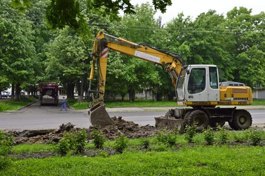 Lucrări de salubrizare și terasament în perimetrul parcului de pe strada Sarmizegetusa