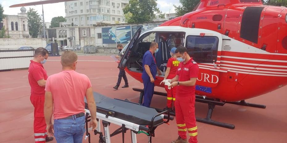 (video) Un echipaj SMURD Iași a transportat un bărbat din Ocnița la Chișinău