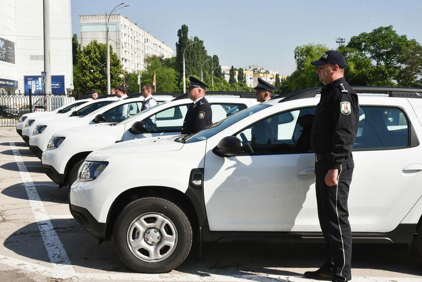 (foto) Polițiștilor de investigații din țară le-au fost transmise 30 de mașini noi de serviciu din partea UE 