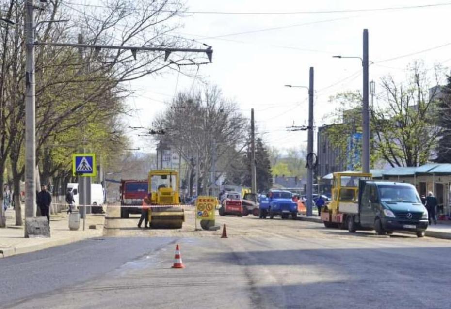 În următoarele patru weekenduri, se suspendă total traficul rutier pe o porțiune de pe strada Ion Creangă