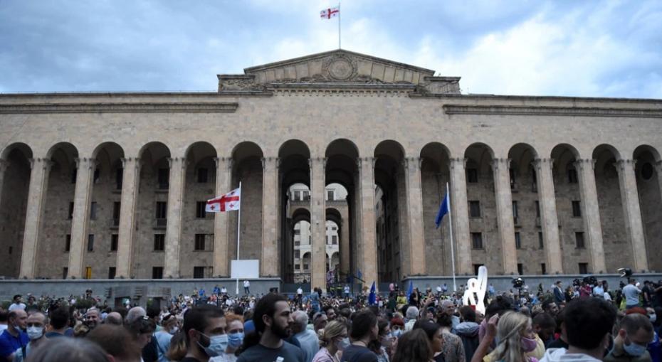 Protest la Tbilisi. Mii de manifestanți au protestat împotriva violențelor asupra comunității LGBT+