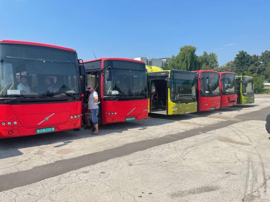 (foto) Șapte autobuze din Norvegia au ajuns în Parcul Urban de Autobuze de la Chișinău
