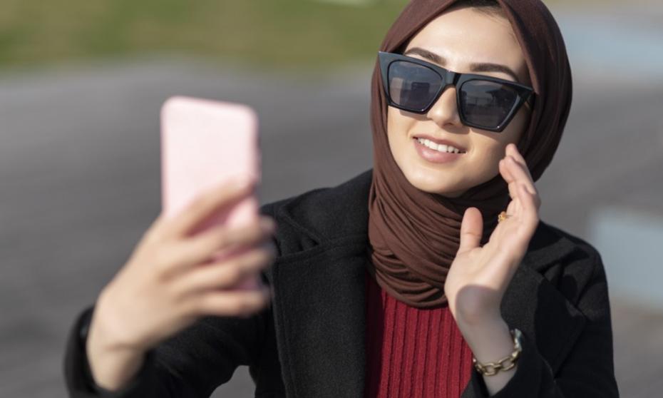 Iranul lansează propriul Tinder „doar pentru persoanele necăsătorite care caută căsnicii permanente și un singur soț”. Aplicația este controlată de stat