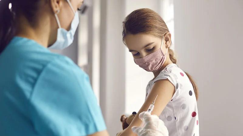 Din 2 august în România, începe vaccinarea copiilor cu vârsta de peste 12 ani cu Moderna