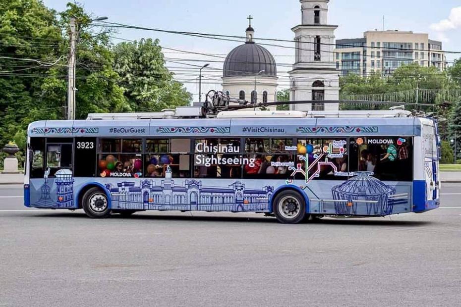Din 1 august, călătoria cu troleibuzul turistic în Chișinău va costa 30 de lei