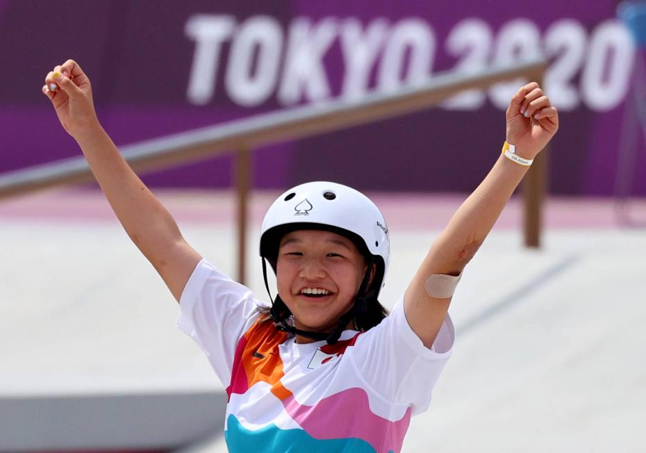 Momiji Nishiya, în vârstă de 13 ani, a câștigat aurul olimpic la skateboarding, devenind cea mai tânără campioană olimpică din 1960