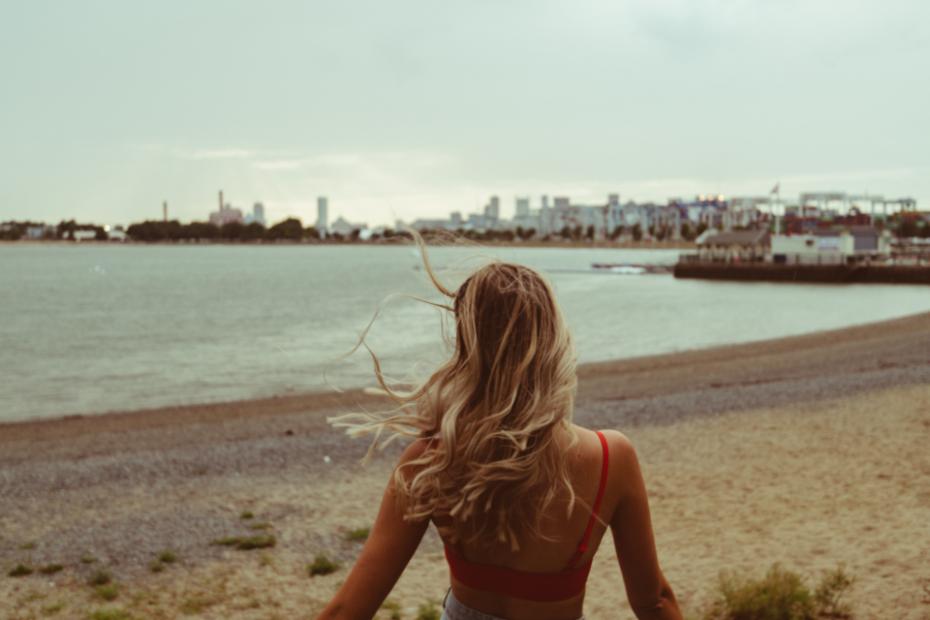 woman-beach_PC1DH3QF9K