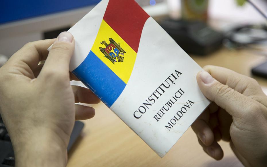 Votat în prima lectură! Constituția Republicii Moldova urmează să fie modificată