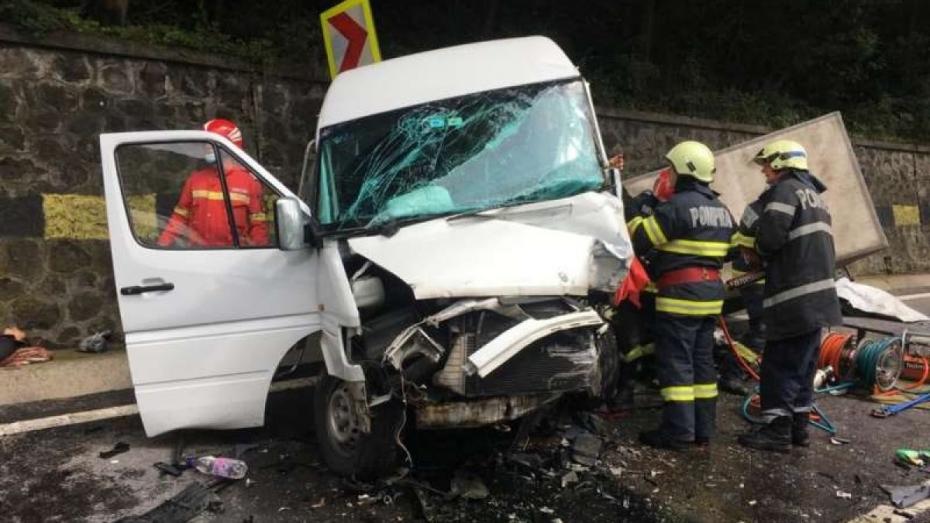 un-accident-cu-implicarea-unui-microbuz-in-care-se-aflau-noua-moldoveni-s-a-produs-in-romania-opt-persoane-au-fost-spitalizate-172220-1630588536