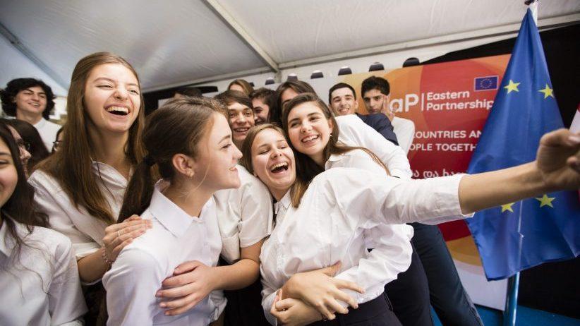 eap-school-opening-in-georgia-and-launch-of-the-eu4youth-programme_44582925522_o-822×548-1-822×462-1