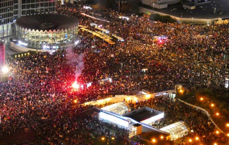 Decesul unei femei, provocat de interdicția de a face avort din motive medicale, a stârnit noi proteste în Polonia