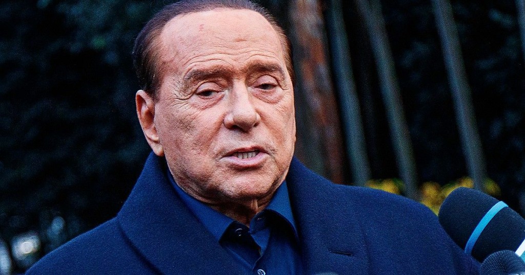 „Voi continua să îmi servesc ţara într-un mod diferit.” Silvio Berlusconi renunță să candideze la Președinția Italiei