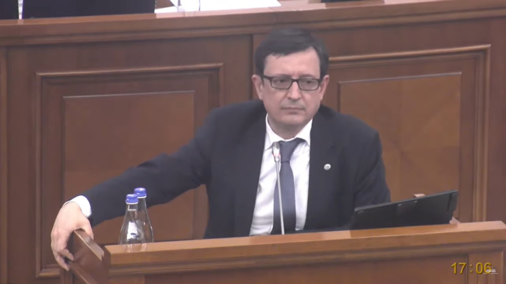 Guvernatorul BNM, Octavian Armașu, a fost audiat în parlament cu privire la diminuarea rezervelor valutare de stat