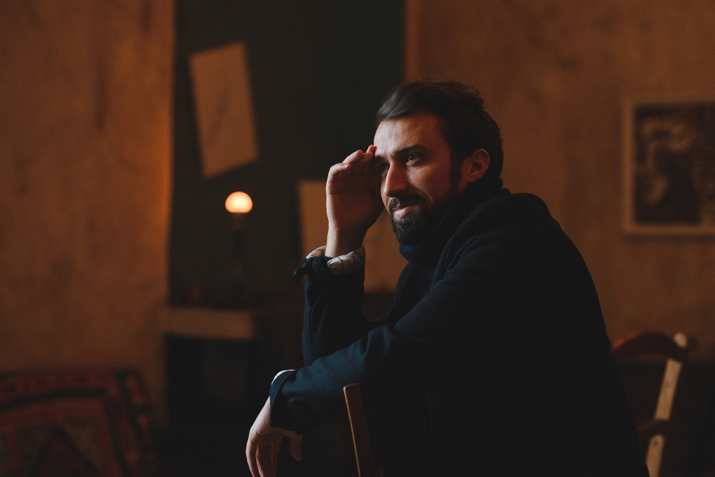 Librăria din Centru vă invită la lansarea cărții „Casa mai multor primăveri” de Alexandru Bordian