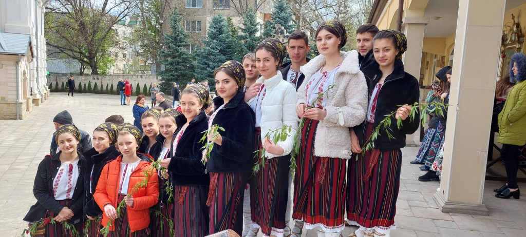 Colectivele folclorice și soliștii din Chișinău au participat la Festivalul de cântec popular pascal „Pentru tine, Doamne”