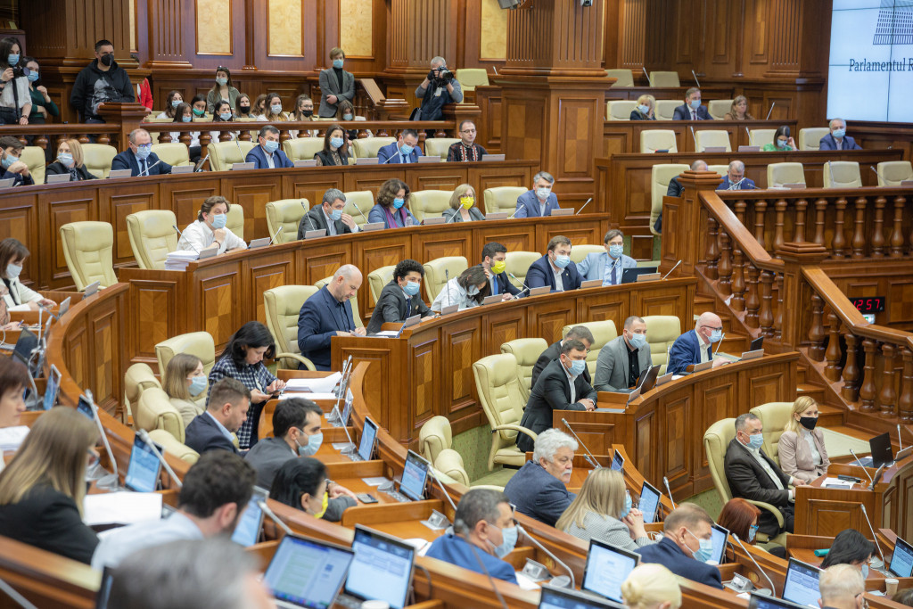 (live) Privește ședința parlamentului. Pe ordinea de zi sunt incluse 16 proiecte de lege