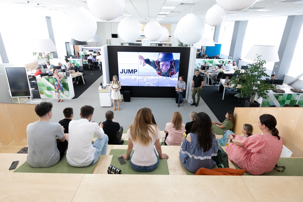 „JUMP” acum şi începe-ți cariera IT cu Orange Systems